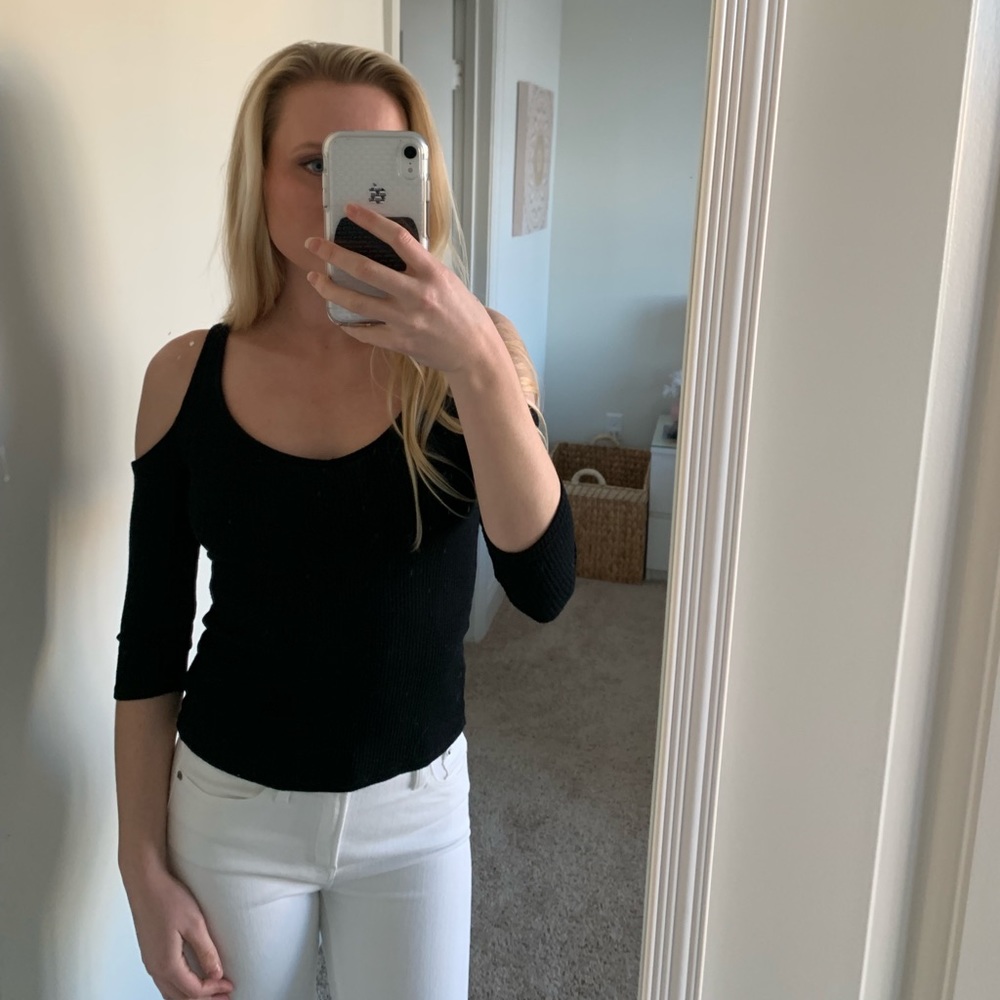 Cold should/crisscross back top